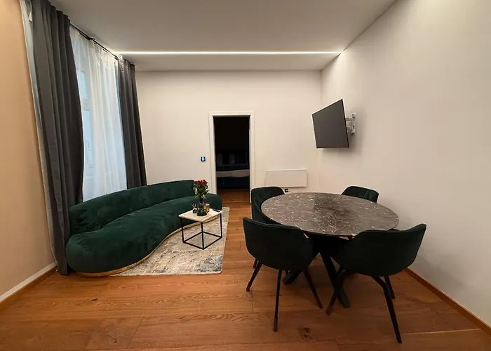 Laura Star Apartment